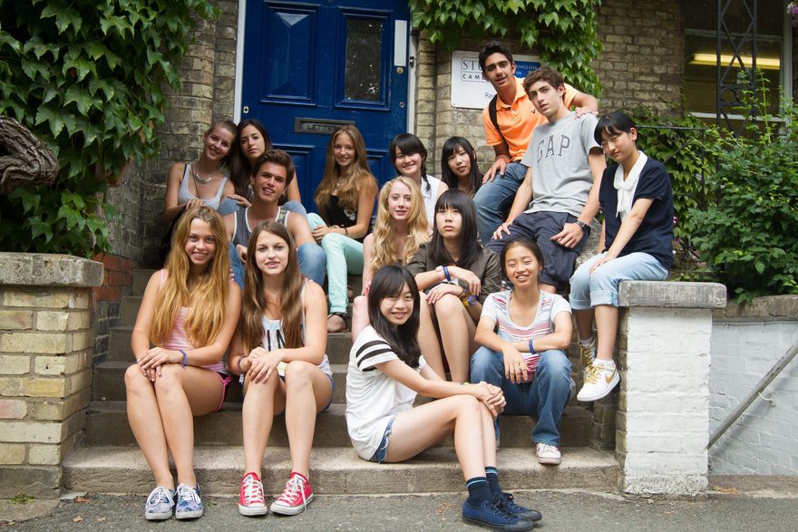 Studio Cambridge - Sir Michael - Gruppenfoto